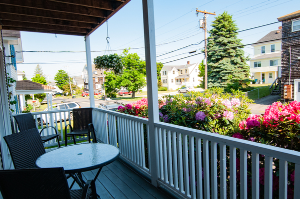 Double Deluxe Studio Suite - 2 Queen Beds with Front Balcony Photo 6
