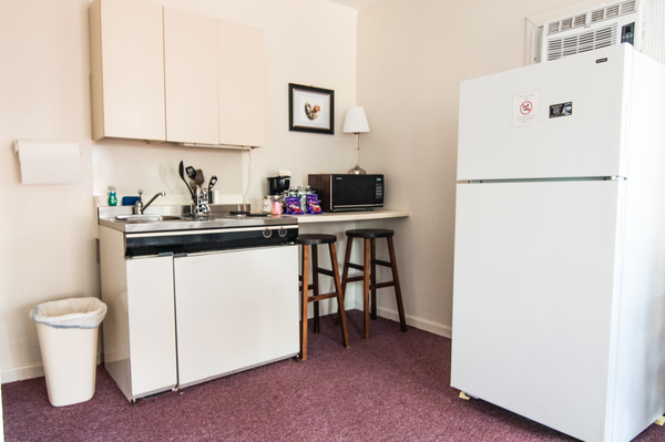 Double Deluxe Studio Suite - 2 Queen Beds with Front Balcony Photo 4