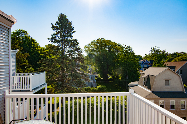 Queen Studio Third Floor- Side Photo 3