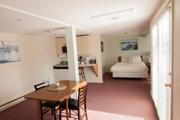 Queen Studio Third Floor- Side Photo 2